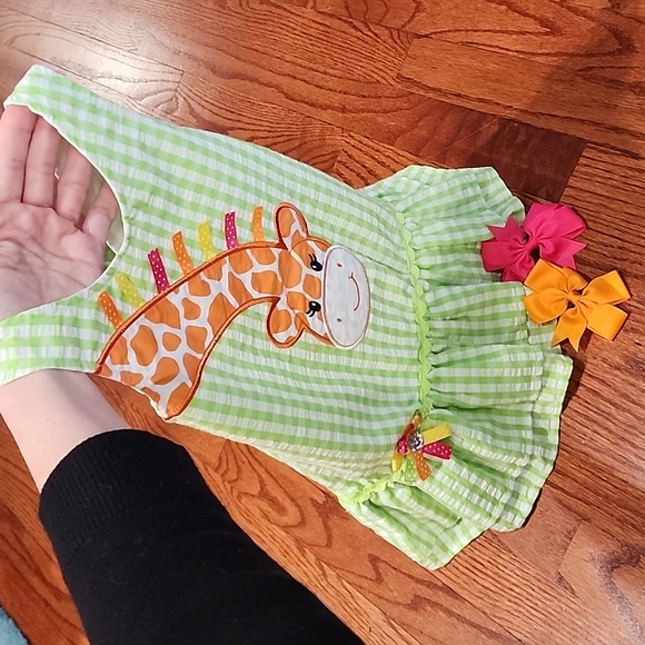 2T ADORABLE Nannette girl  giraffe seersucker dress. With 2 hair clips - Picture 2 of 5